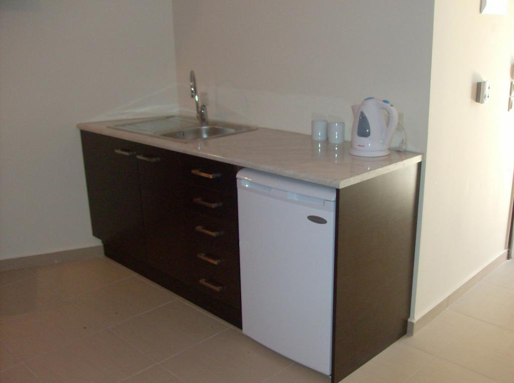 Vivian Hotel Laganas Habitación foto